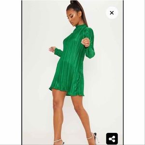 Pretty little thing Green pleated mini dress sz 8